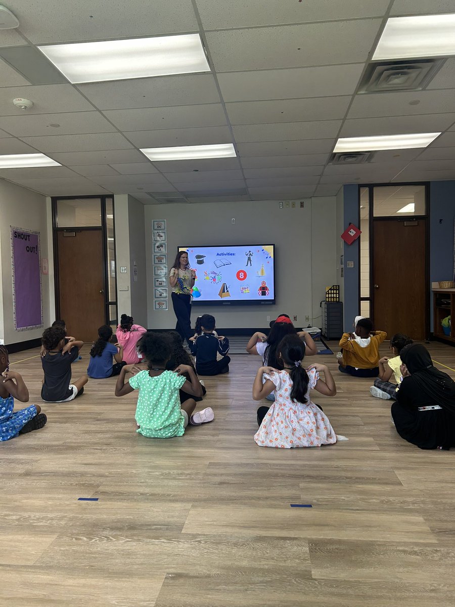 RISDVPA's tweet photo. This new music teacher at Aikin is sparking joy, setting clear expectations, and building a community where music makes dreams come true. 🎶 #RISDDreamBig #RISDisTheOne @stephanierae426 https://t.co/eUvoNPa2xT