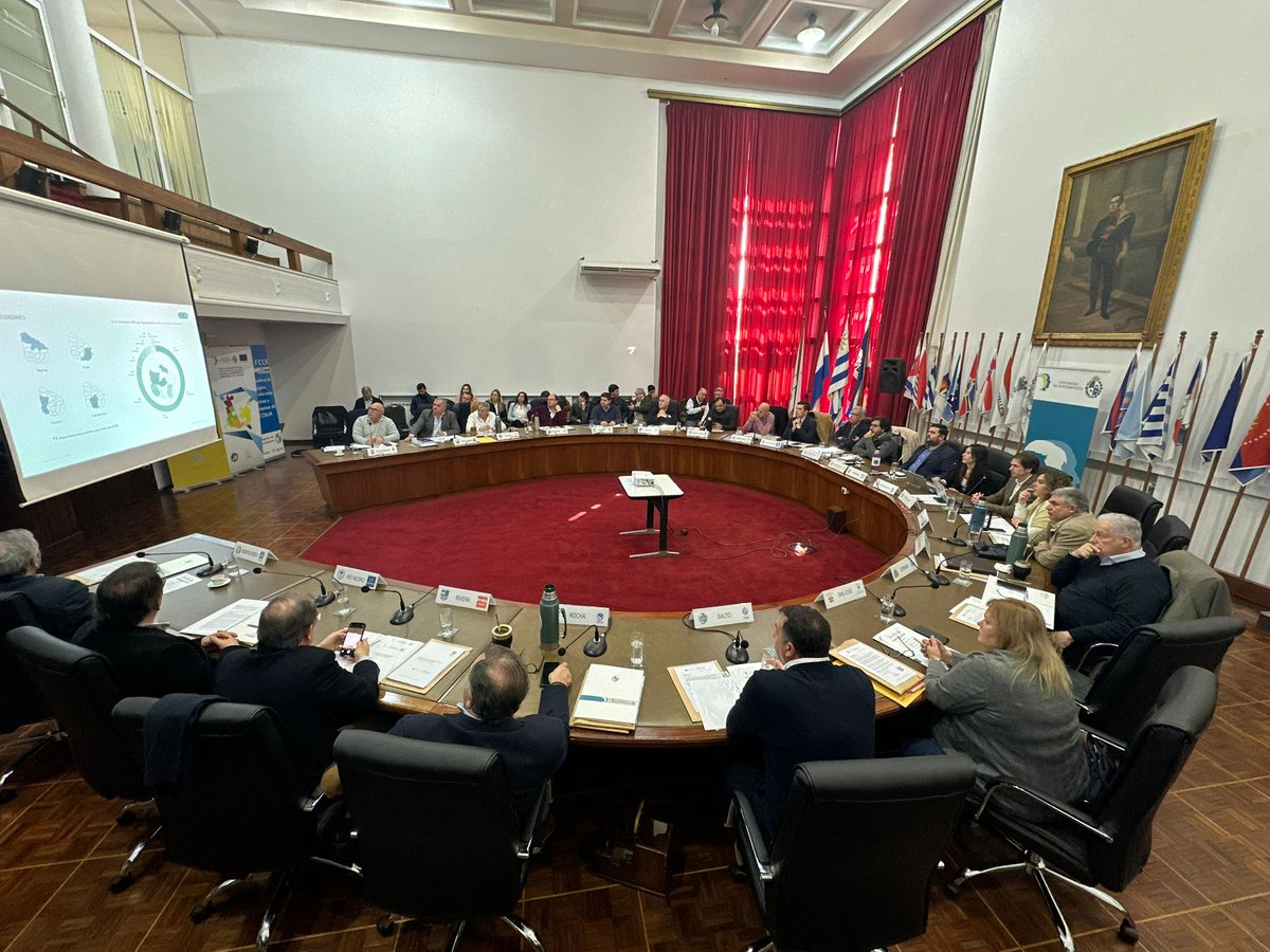cintendentesuy's tweet photo. 3° Sesión Plenaria del Congreso de Intendentes. Se recibe al Consejo Directivo Central de la Universidad Tecnológica @UTECuy,  quienes presentarán el Plan Estratégico Utec 2025–2030 y dialogan con los intendentes sobre las prioridades y necesidades estratégicas de cada región. https://t.co/gR4qXzGduJ