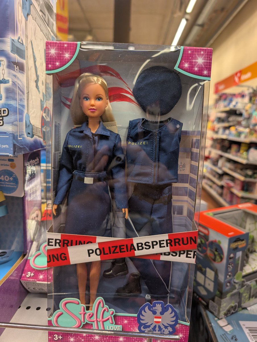 Nullpamine's tweet image. Who fw the Steffi love Austrian police edition!?!?!?