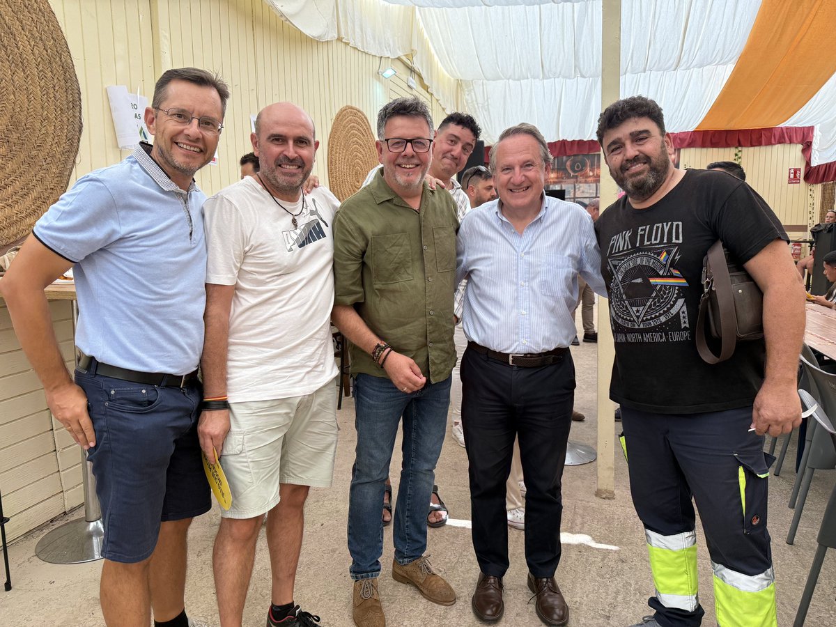 PSOEaytoMalaga (@psoeaytomalaga) on Twitter photo 💃✊ El concejal socialista <a href="/jorgequer/">Jorge Quero 🇪🇸</a> ha saludado hoy a los simpatizantes del sindicato ASTUA, en un encuentro con sesiones sindicales de la <a href="/EMT_Malaga/">EMT Málaga</a>, <a href="/ugtmalaga/">UGT MÁLAGA</a>, <a href="/CSIFnacional/">CSIF Nacional</a>, <a href="/SITEMTs/">SITEMT</a> y miembros de Avanza Portillo #SLT que hoy celebran el Día del Afiliado en la #FeriaMLG. 💃✊ El concejal socialista <a href="/jorgequer/">Jorge Quero 🇪🇸</a> ha saludado hoy a los simpatizantes del sindicato ASTUA, en un encuentro con sesiones sindicales de la <a href="/EMT_Malaga/">EMT Málaga</a>, <a href="/ugtmalaga/">UGT MÁLAGA</a>, <a href="/CSIFnacional/">CSIF Nacional</a>, <a href="/SITEMTs/">SITEMT</a> y miembros de Avanza Portillo #SLT que hoy celebran el Día del Afiliado en la #FeriaMLG.