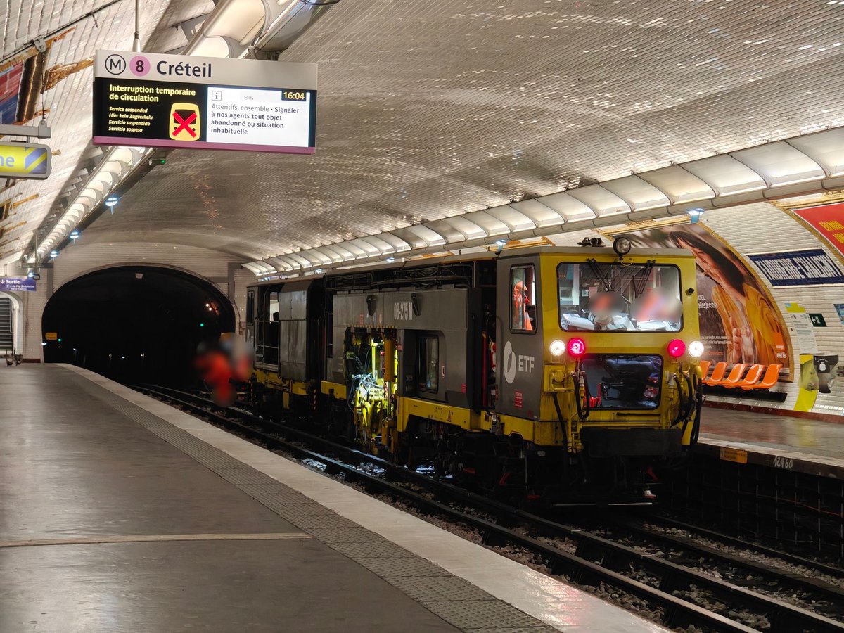 euh c’est quoi ce métro en fait ? OÙ EST LE MF77 ? JE VAIS ME FÂCHER LÀ 😡