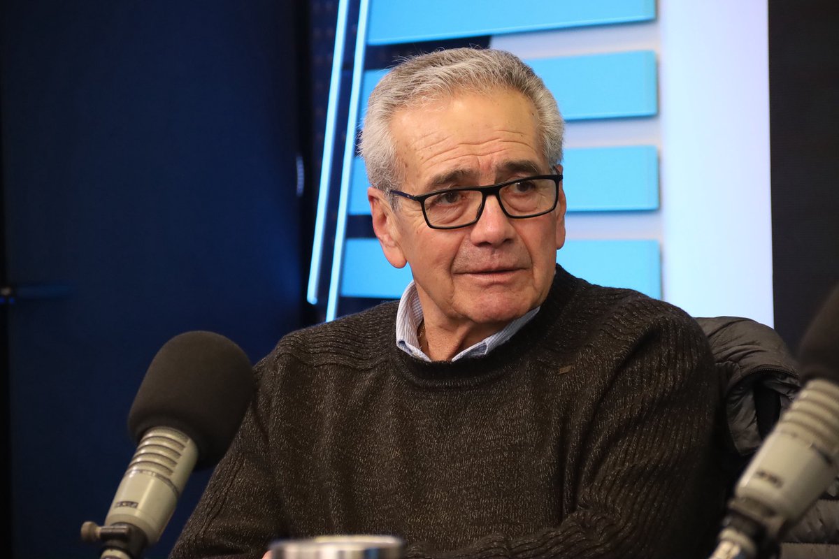 🎙️ “No grité el gol de Nacional en 1997 pero me puso contento porque nos ayudaba a seguir peleando el Quinquenio”

🗣️ Gregorio Pérez en Convocados por 𝐄𝐥 𝐄𝐬𝐩𝐞𝐜𝐭𝐚𝐝𝐨𝐫 𝐃𝐞𝐩𝐨𝐫𝐭𝐞𝐬.

📻 810 AM · 92.5 FM
▶️ youtube.com/live/iJVkU5109…