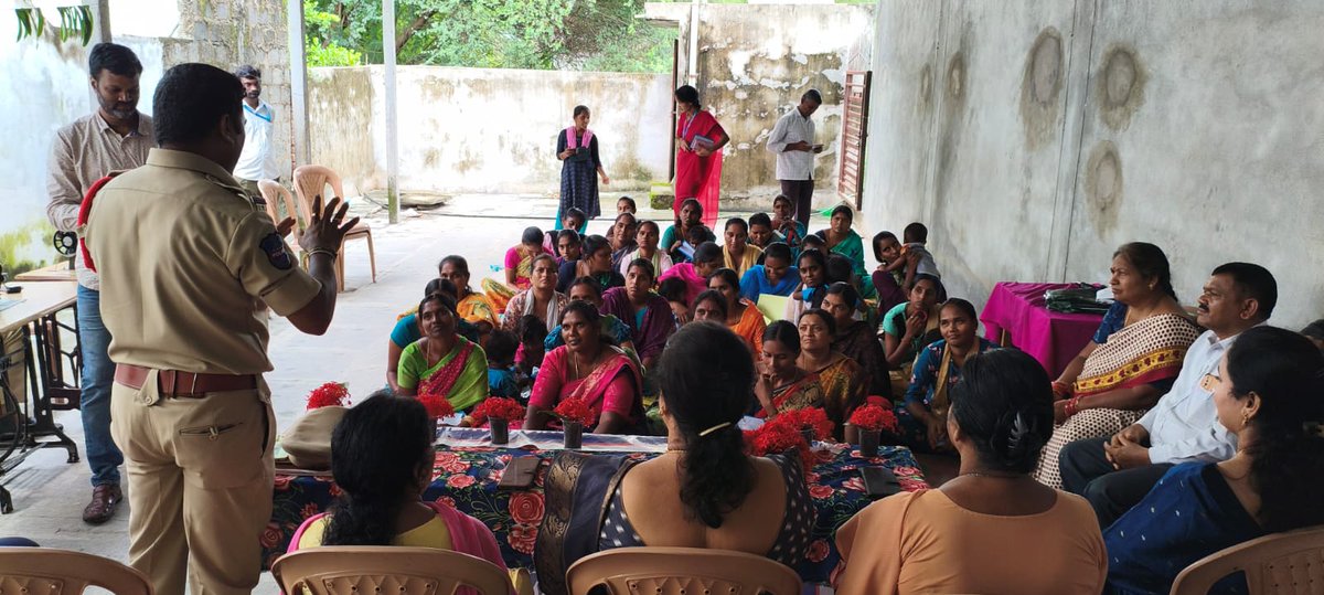 ahtuwarangal's tweet photo. We conducted awareness prog at Hasanparthy proper to the Rudramadevi Mahila Mandali members. The Hon'ble Secretary, DSLA, HNK has attended & distributed sewing machines. #humantraffciking #labourtrafficking #sexualtrafficking @tg_ahtuofficial @TelanganaDGP @cpwarangal https://t.co/14KmwF3fyz