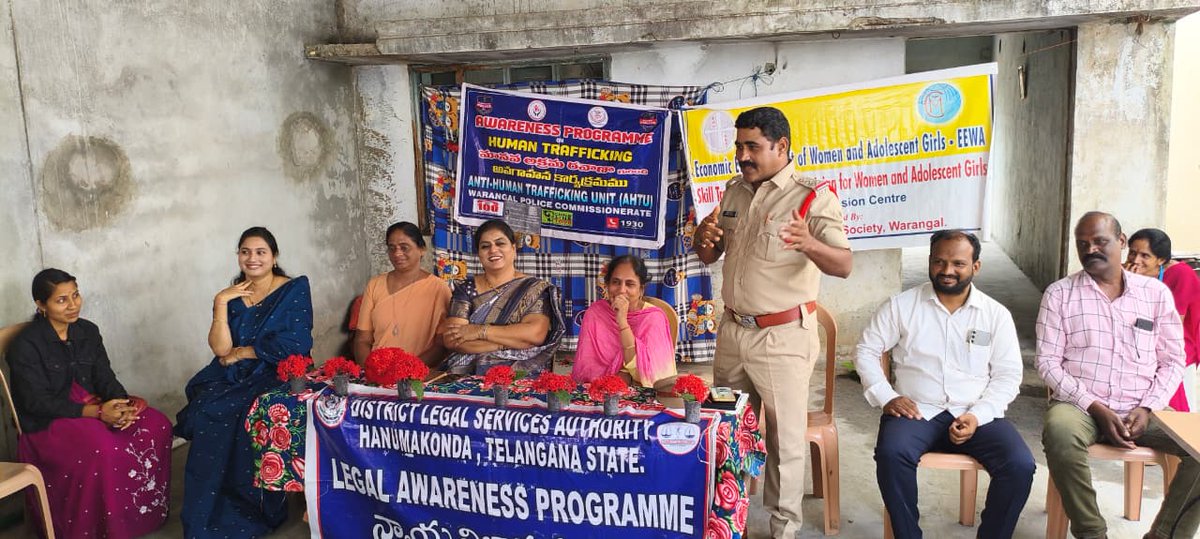ahtuwarangal's tweet photo. We conducted awareness prog at Hasanparthy proper to the Rudramadevi Mahila Mandali members. The Hon'ble Secretary, DSLA, HNK has attended & distributed sewing machines. #humantraffciking #labourtrafficking #sexualtrafficking @tg_ahtuofficial @TelanganaDGP @cpwarangal https://t.co/14KmwF3fyz
