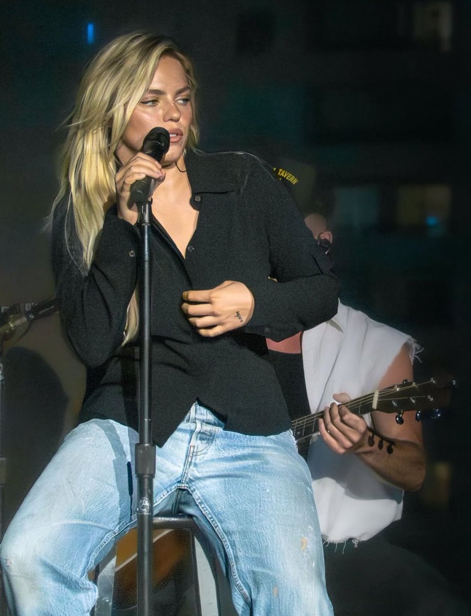 4everwondring's tweet photo. the gasp i just gasped omg https://t.co/KPN97ZJNr3