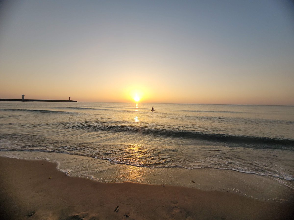 unjoon2's tweet photo. sunrise https://t.co/8MNAK7oeTw