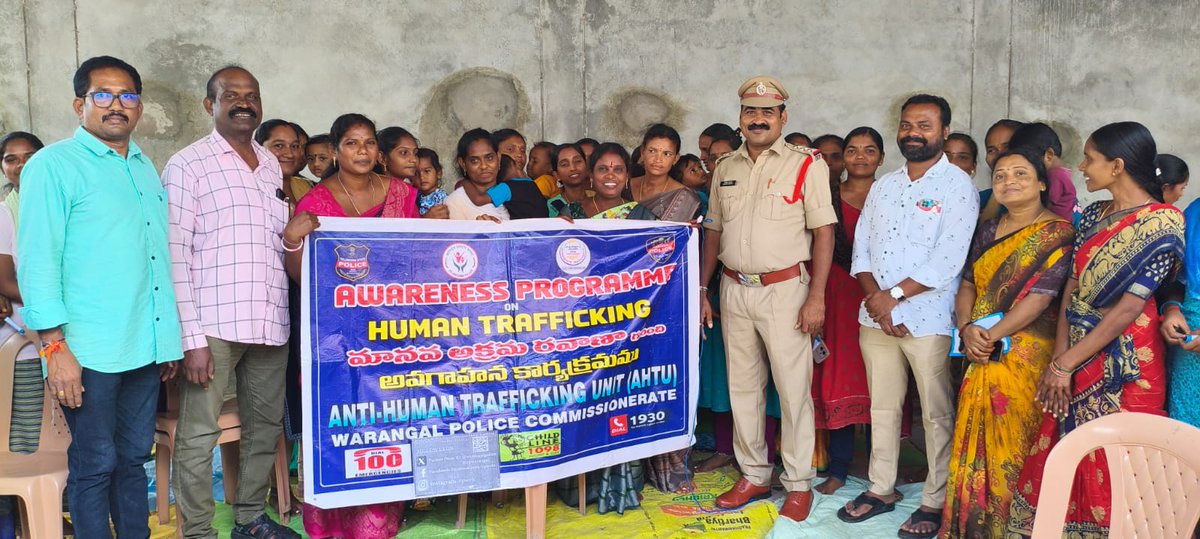 ahtuwarangal's tweet photo. We conducted awareness prog at Hasanparthy proper to the Rudramadevi Mahila Mandali members. The Hon'ble Secretary, DSLA, HNK has attended & distributed sewing machines. #humantraffciking #labourtrafficking #sexualtrafficking @tg_ahtuofficial @TelanganaDGP @cpwarangal https://t.co/14KmwF3fyz
