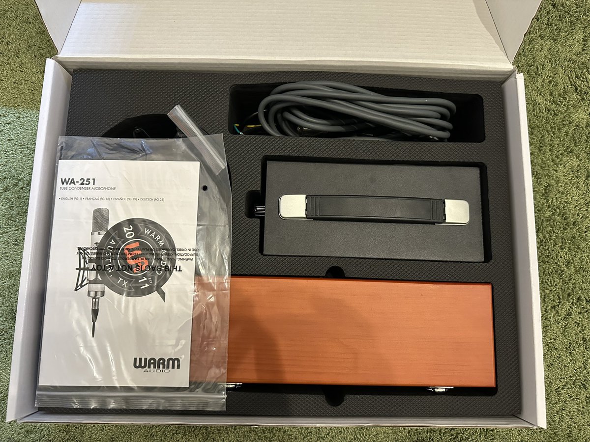 【売ります】
どなたかウチの真空管マイクWA-251を引き取って頂けないでしょうか…!

一年前に購入。防湿庫で管理。付属品全て揃ってます
喫煙等は一切しておらず、美品です！

9万円でお願いします!(元値13万8千円)

#機材売ります 
#歌い手さんMIX師さん動画師さん絵師さんPさんと繋がりたい