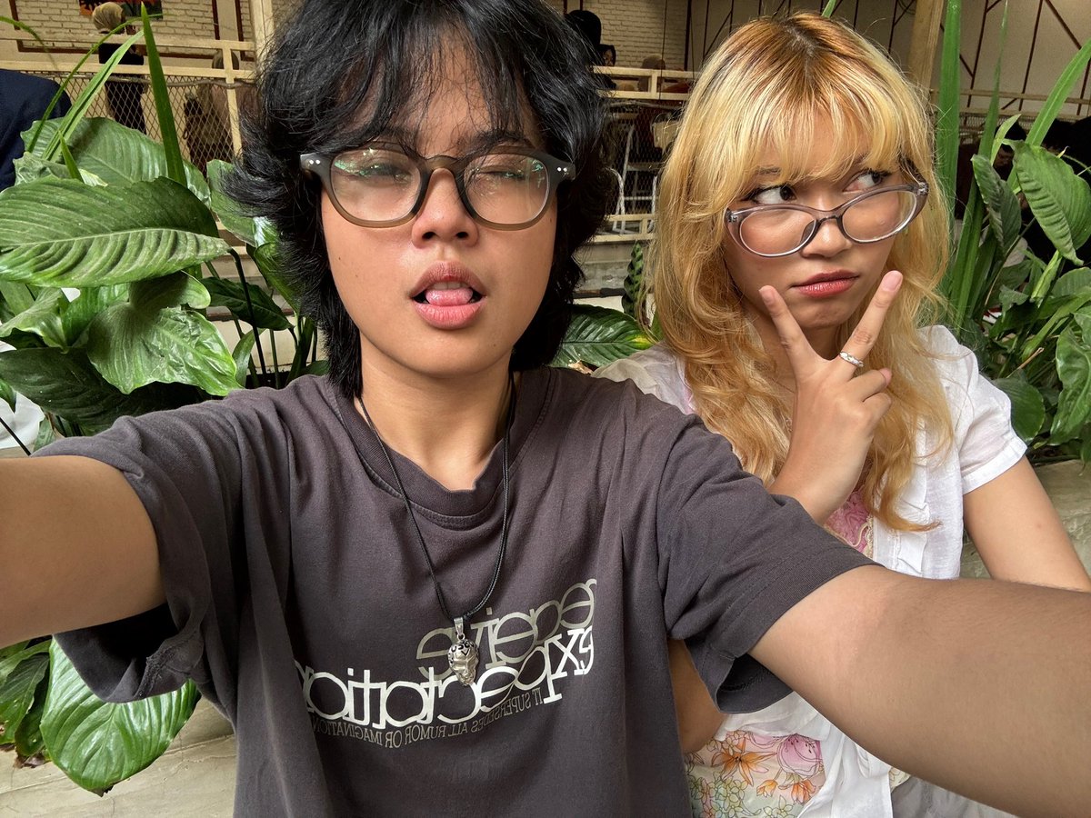 6loodvoid's tweet photo. with rie todaaay https://t.co/RhhcqfoxyW