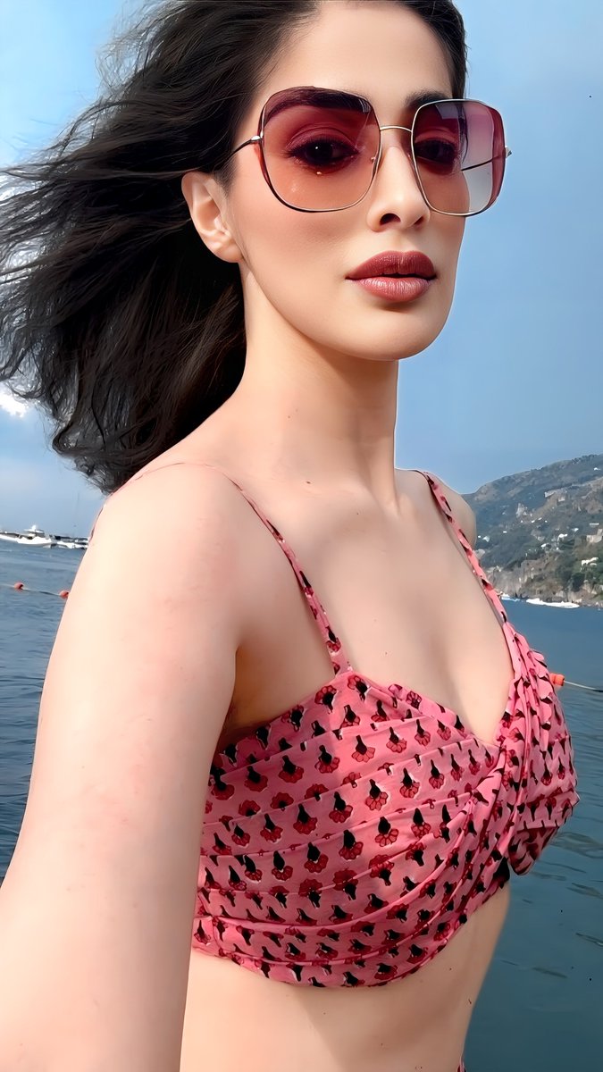 WallpaperIndian's tweet photo. 👑 Raai Laxmi ❤️
#RaaiLaxmi #Raai https://t.co/U0VX7rB4EY