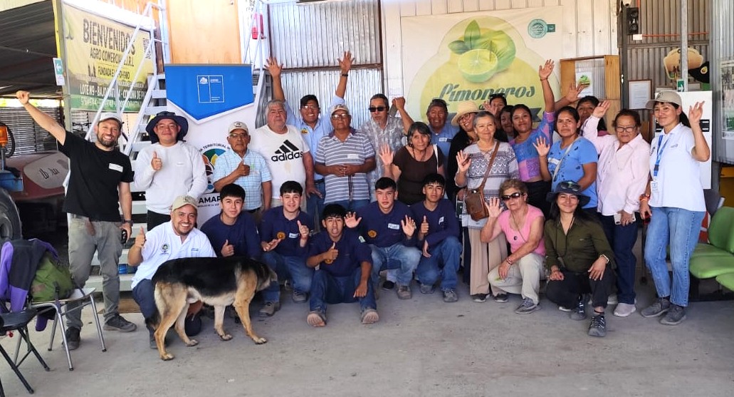 Agricultores del Tamarugal se capacitan en manejo de suelos y uso eficiente del agua lamegafm.cl/2025/08/21/agr… a través de @La Mega Fm