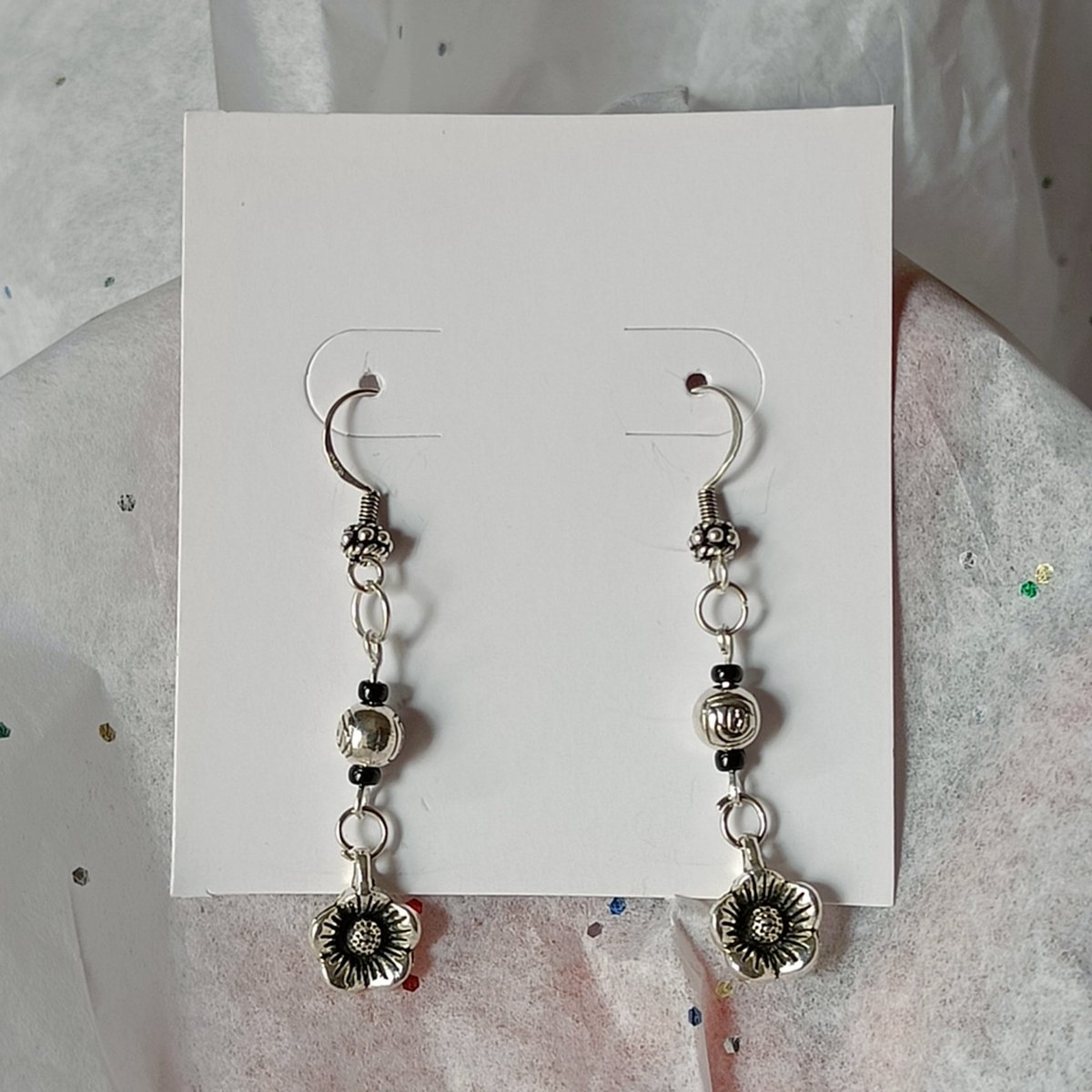 tikulli's tweet photo. New collection of handcrafted drop earrings. First two are various glass beads, third is with facetted disco beads and the last one is sterling silver with German silver beads. DM for prices. Please share to help me find buyers. #earringessentials #handmadejewelry #handmadegifts https://t.co/F0yv3a9w28