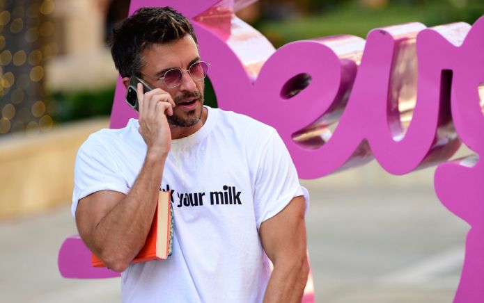 Jonathan Bailey releases final drop of “sl*tty little glasses” for LGBTQIA+ charity — with help from his Wicked co-stars 🕶️

buff.ly/5NWRTPt