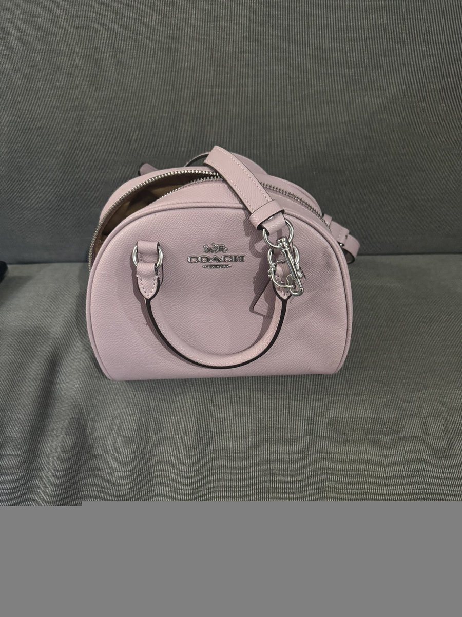 ipfynbdsh's tweet photo. WTS 

Coach Ori Sydney Satchel Bag

coach original warna limitedd beli di zalora harga 5.200.000an 2023 akhir
cuma 2x pakai
Jual murah 2.500.000 nego
Bisa shopee

#coach #coachbag #coachsydney #sydneysatchelbag #sydney #prelovedcoach #prelove https://t.co/j28Io4os5A