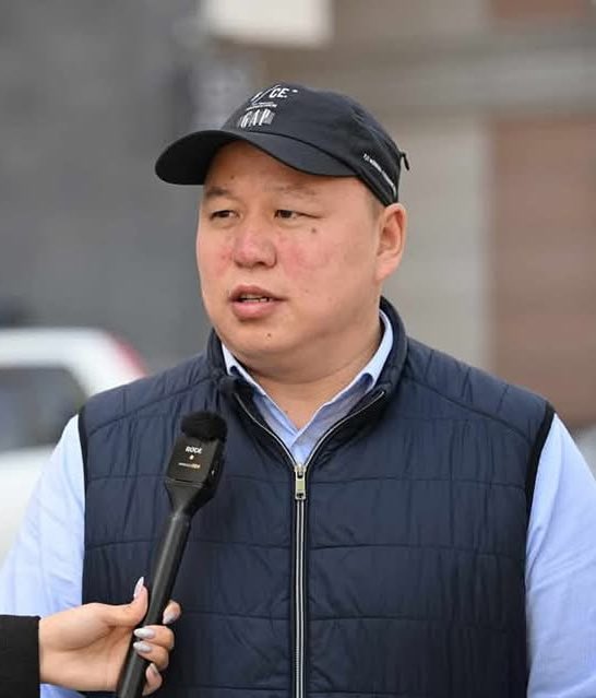 Ийм маанаг махан толгойлсон ллр УБ хотын ерөнхий менежер хийж байхад энэ хот сүйрэлгүй дээ!
СХД-ээс авчирж тавьсан энэ маанаг ллраа зайлуул, үгүй бол хамтдаа зайлцгаа новшнууд!!!!