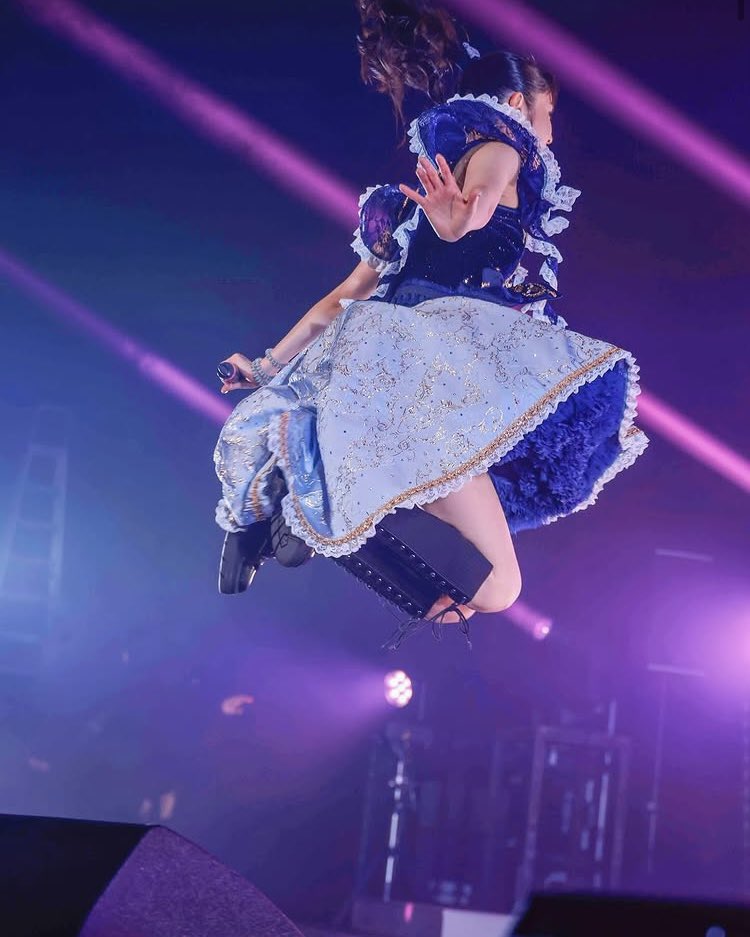 r_helloLove03's tweet photo. 1週間前はさゆのラストライブだったんだなぁ
良いLIVEだった、幸せなLIVEだったって
まだまだ余韻に浸ってる💭
さゆのドレス、チュール生地がミルフィーユみたいに重なってて最幸に可愛くて美しかった♡ずっと大好き🐰🩷 https://t.co/BBMsxyIevA