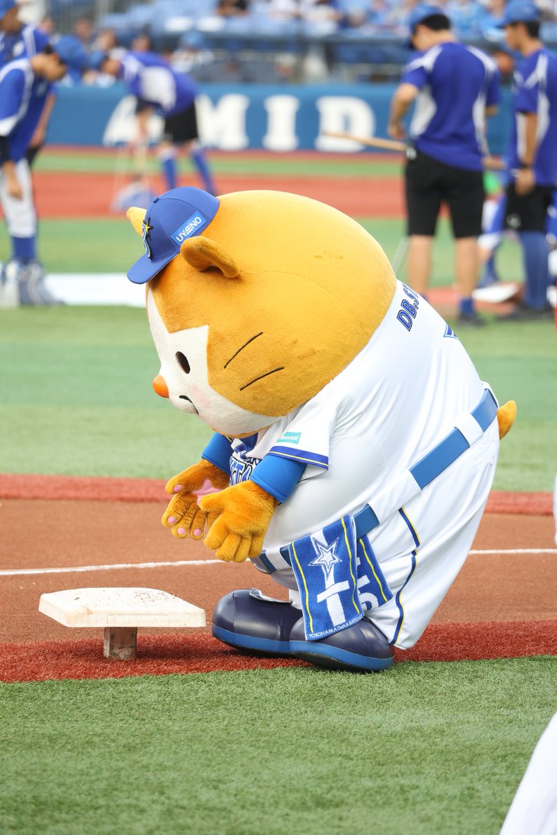 con33nico's tweet photo. 置いてあったベースを持った結果、キララちゃんにめちゃくちゃ叱られたスターマン…
2025.8.21
#スターマン #キララ #baystars 
#プロ野球マスコット #球団マスコット https://t.co/Z5z140E8ao