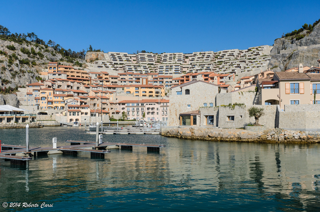 pilkingtonglass's tweet photo. #TBThursday Portopiccolo Apartments in Sistiana, Italy, are a stunning example of sustainable luxury, transforming a former quarry into a modern coastal haven.😍
#architecture #glass #design #noisecontrol #laminatedglass #solarcontrol #apartments #sustainable #Comfort
1/2 https://t.co/wVm5lgyA4f