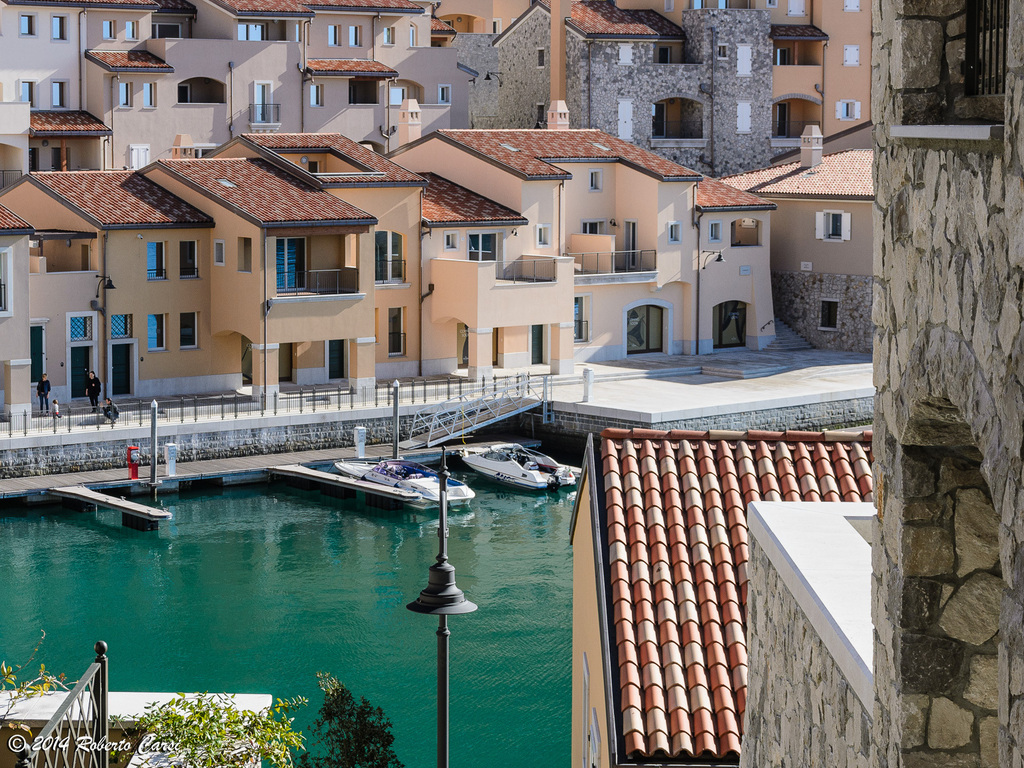 pilkingtonglass's tweet photo. #TBThursday Portopiccolo Apartments in Sistiana, Italy, are a stunning example of sustainable luxury, transforming a former quarry into a modern coastal haven.😍
#architecture #glass #design #noisecontrol #laminatedglass #solarcontrol #apartments #sustainable #Comfort
1/2 https://t.co/wVm5lgyA4f