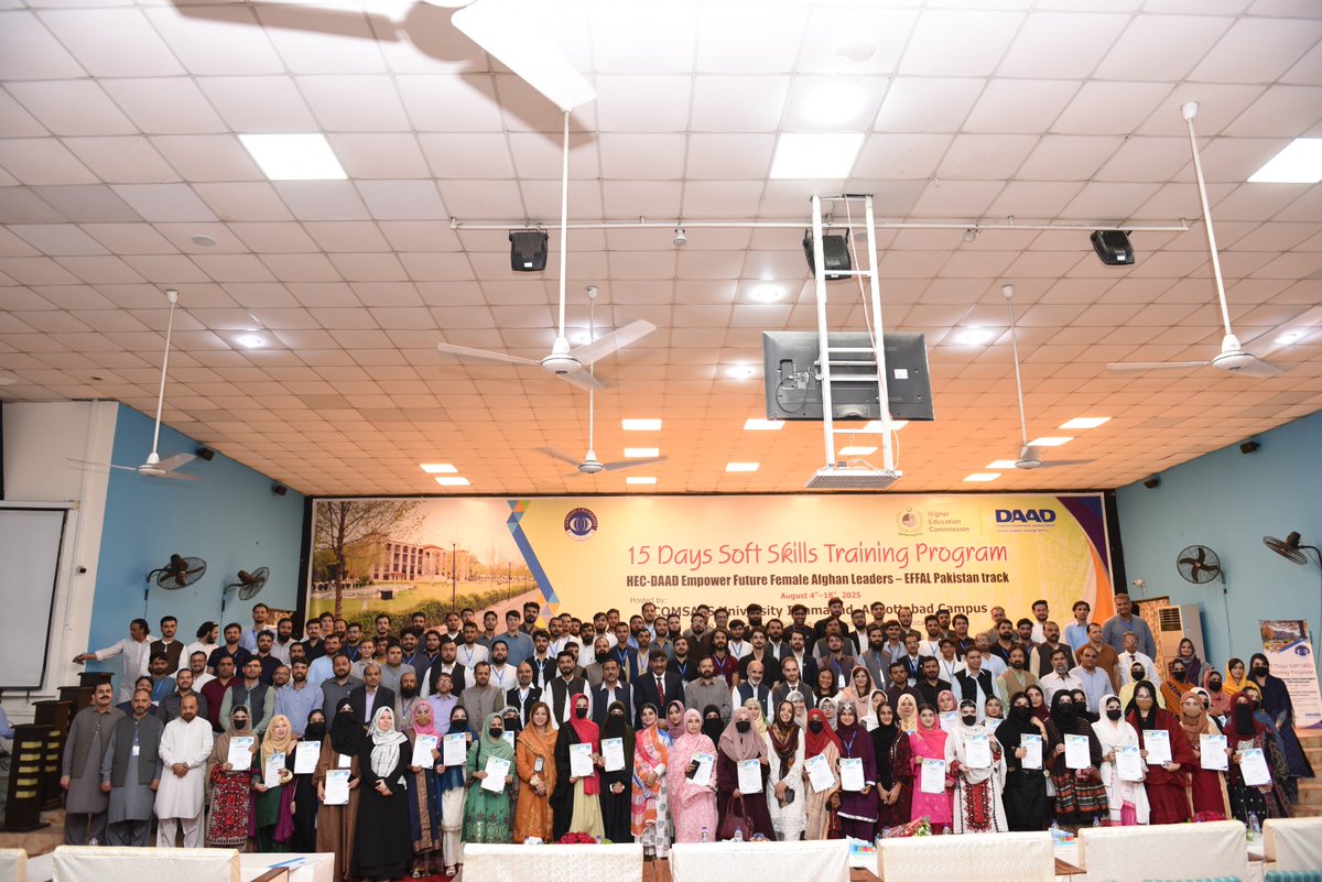 GermanyinPAK's tweet image. Head of Comms &amp;amp; Cultural Affairs Jan Krausser and his wife received a warm welcome at @CIIT_ATD, joining the ceremony of the 🇩🇪🇵🇰 project “Empowering Future Female Afghan Leaders.” The initiative supports Pakistani &amp;amp; Afghan scholars, men &amp;amp; women.
@hecpkofficial
@DAAD_Germany