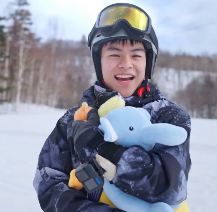 nadeariiiz's tweet photo. ผมทรงเดิมเลยนิ 👶🏻

 #MARCKRIS  #BUSSINGJAPANEP3 https://t.co/bPxl3mliDS