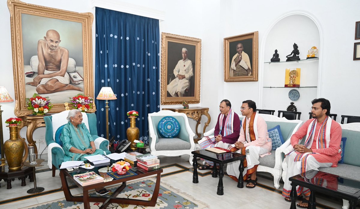 NewsSanskrit's tweet photo. Centenary celebrations of #Sanskrit scholar Acharya Shri Dinesh Chandra Joshi, founder of Swastivachanam, unfold across Sanskrit institutions. Trustee Harish Chandra Joshi presented a detailed overview of 15 years of Swastivachanam's journey to @GovernorofUp Smt. Anandiben Patel. https://t.co/ezxLMtgLpj