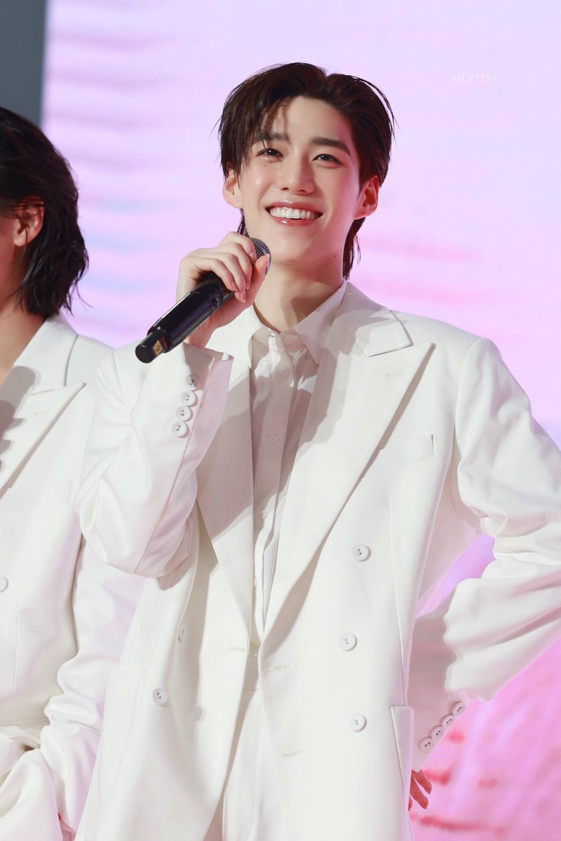 ช่วงนี้เหนื่อยงานมาก ได้เจอพีหลังจากไม่เจอมานานละจะร้องไห้อะ พลังใจโคตรㅠㅠㅠㅠ