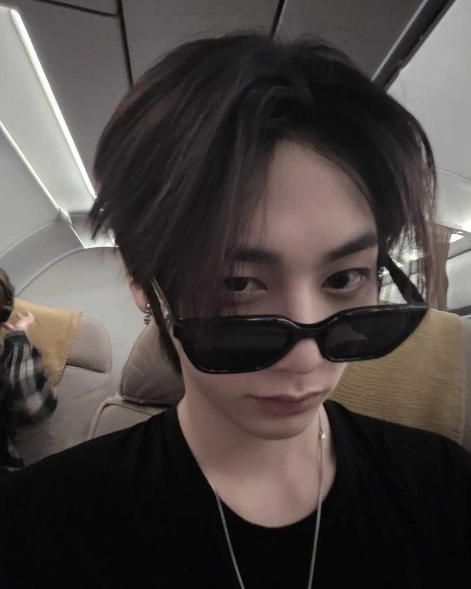 taesanvi's tweet photo. 😼🖤 https://t.co/dYcVR8ZERS