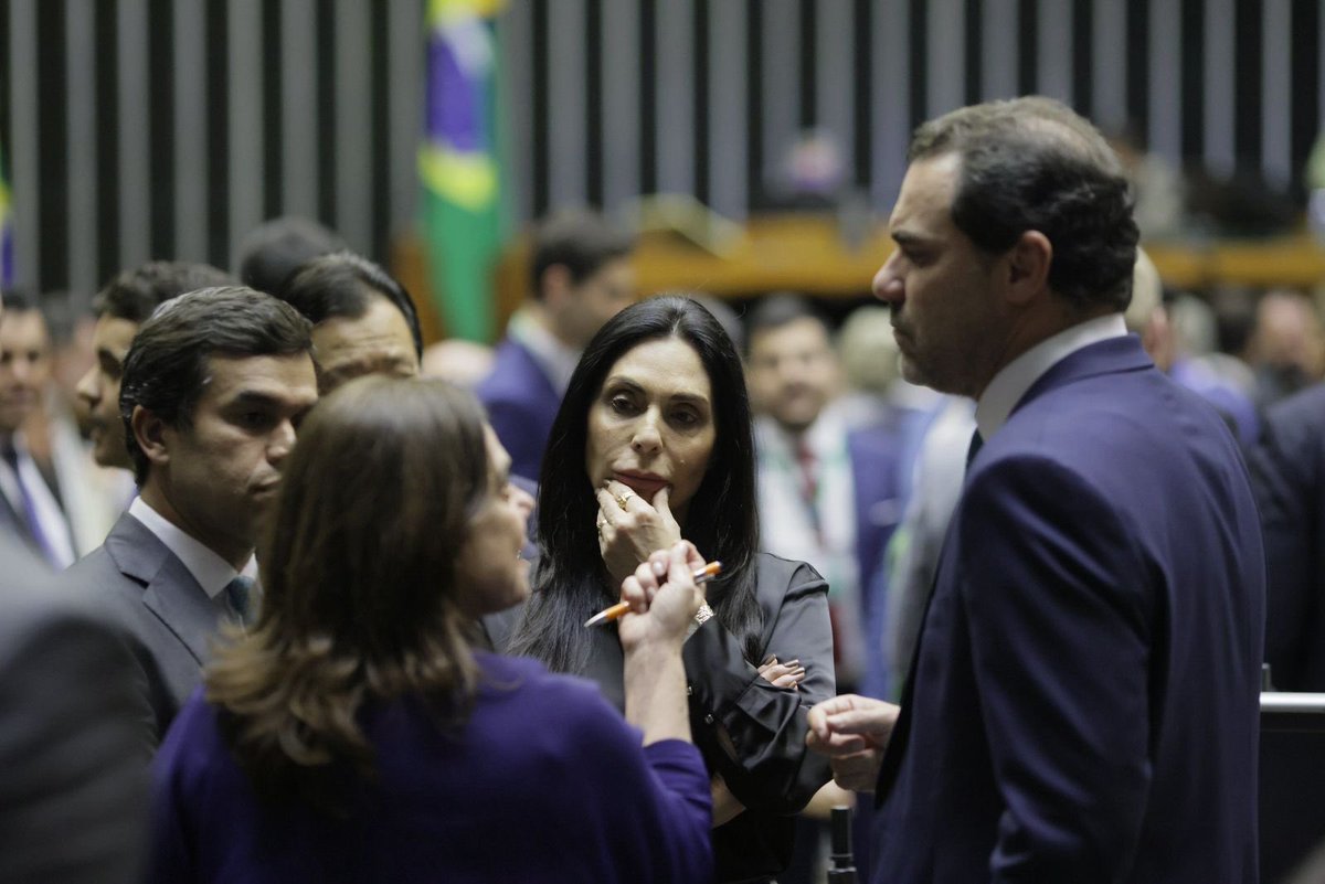 Aprovamos ontem na Câmara o projeto que combate a adultização de crianças nas redes sociais. 

A lei garante mais proteção, responsabiliza as plataformas e coloca a infância em primeiro lugar. 

Um passo histórico para proteger nossas crianças no ambiente digital!