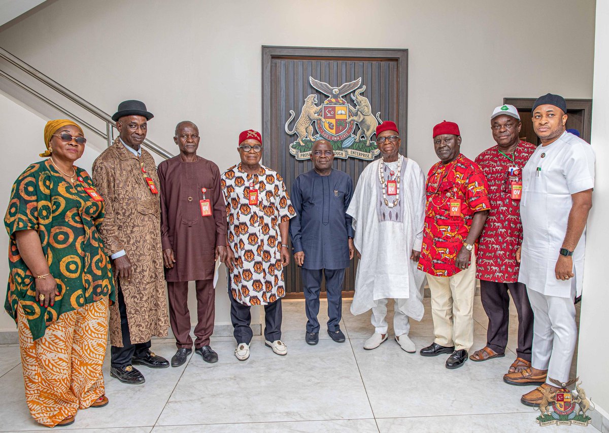 INSTITUTE GOOD LEADERSHIP IN OUR COMMUNITIES, GOV. OTTI CHARGES DEV. UNION LEADERS.

Abia State Governor, Dr. Alex Otti, has charged the leadership of community development unions to institute and enforce good leadership in various communities in the State and Nigeria at large.