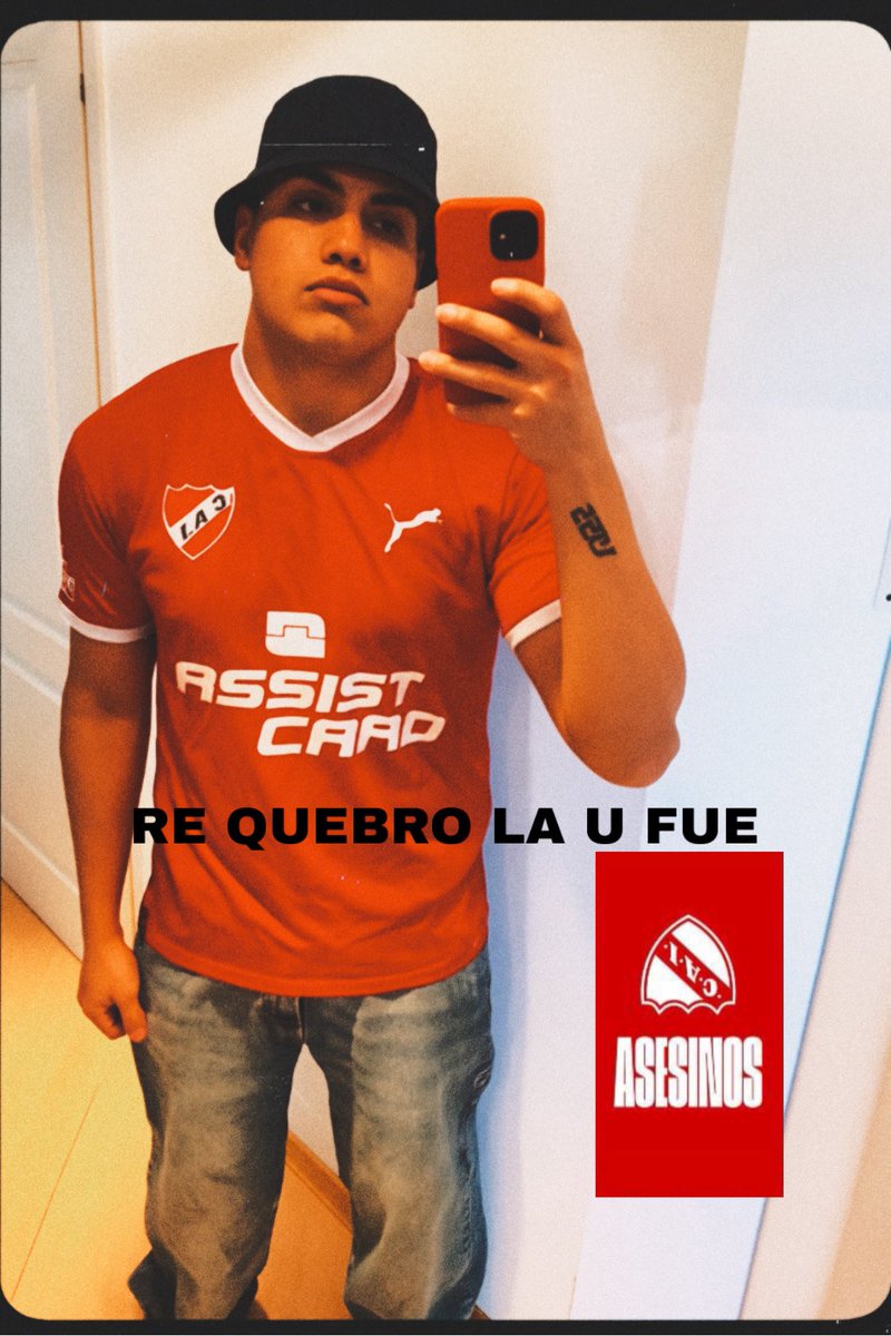 eze_balcarce's tweet photo. Difundan a este Hdp,Este estaba pegandole a chilenos sin remordimiento #UdeChile #asesino https://t.co/lTcQ2sUrh6