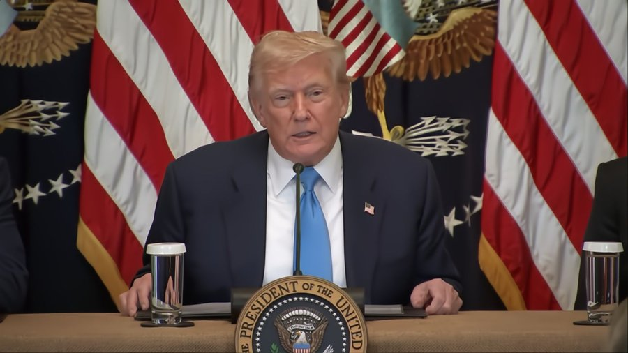 Trump is about to rewrite federal history.

He just targeted a 55-year-old law for demolition…

Stocks exploded 42% overnight.

Forget AI. Forget tariffs.

Here’s the $63B industry Trump’s about to unleash.

A thread🧵