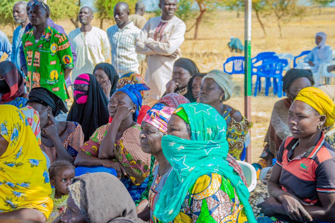 CanadaCameroun's tweet photo. 🇨🇦🇹🇩 En 2024, 1 160 femmes & personnes vulnérables touchées par les inondations à Walia-Est, N’Djamena ont reçu une aide vitale grâce au soutien du Canada. Avec le #FCIL et #ADASE-Tchad, l’espoir renaît dans les communautés affectées. https://t.co/1ptvkgVhUN