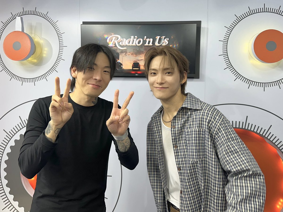 rnus_arirang's tweet image. #RNUS

[MEET YOU UP🍀]

국가권력급 치명미 보유자 준희✨

마라탕보다 중독성 강한 나나나 주의보
신곡 ‘Supernova' 라이브 부터
Hot🔥한 Your idol의 짧은 커버까지!

준희님이 RNUS의 진우고 별⭐️이십니다
다음 앨범 나오면 또 나와주시기 약속 🫶