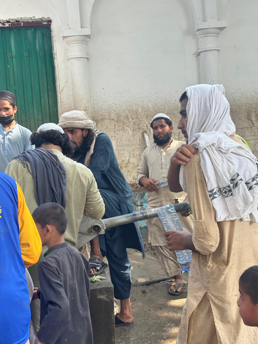 سیلاب متاثرہ علاقوں میں بازار، مساجد اور گھروں کی بحالی کے کام میں جے یو آئی کے والنٹیئرز سب سے آگے اور پیش پیش ہیں ۔
#JUI4FloodVictims