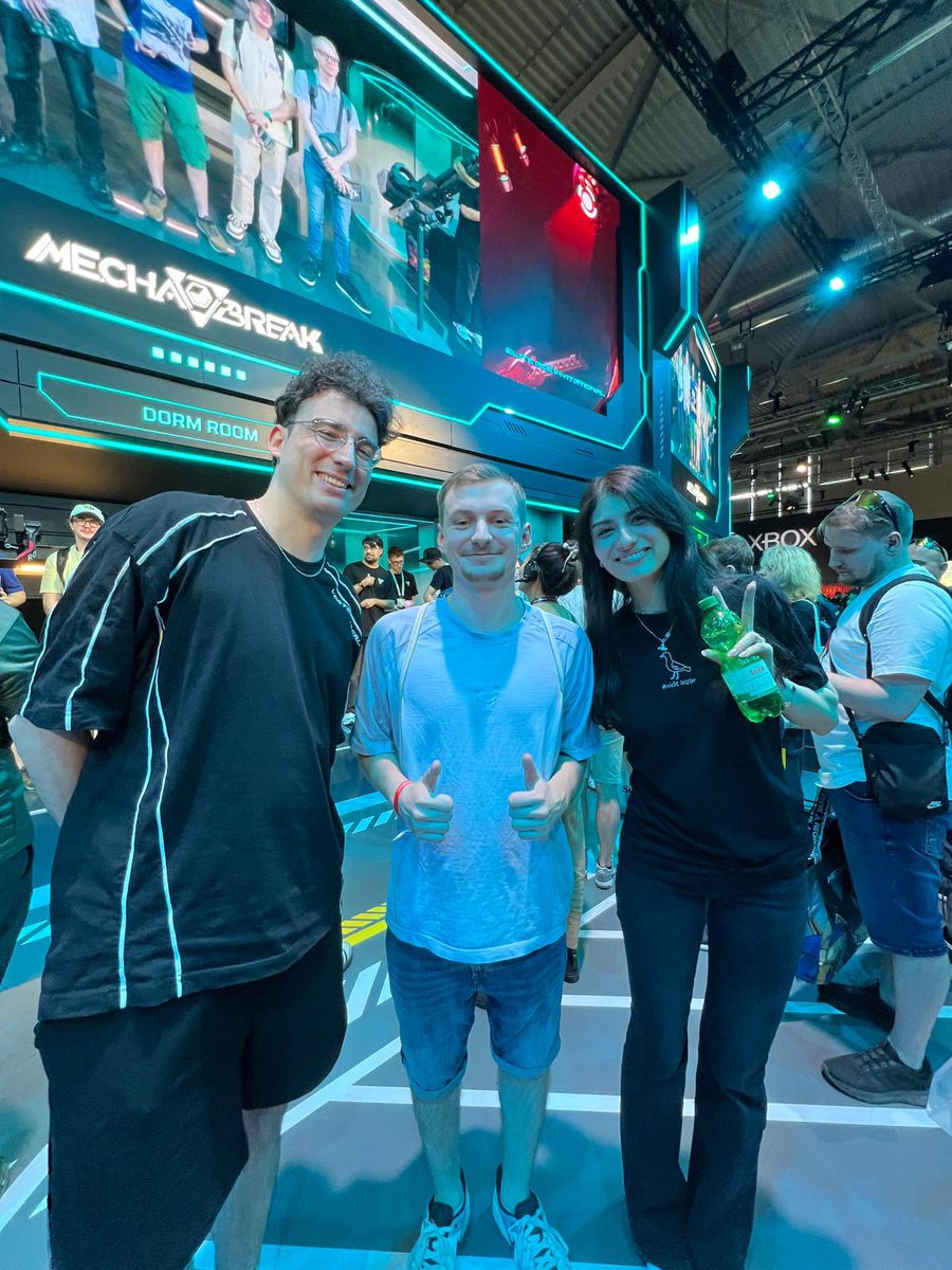 Rxschi (@rxschi) on Twitter photo Hat mich sehr gefreut🦦
Gamescom Tag 1 geschafft🫡
📸 : <a href="/spamvonangi/">angi :)</a> Hat mich sehr gefreut🦦
Gamescom Tag 1 geschafft🫡
📸 : <a href="/spamvonangi/">angi :)</a>