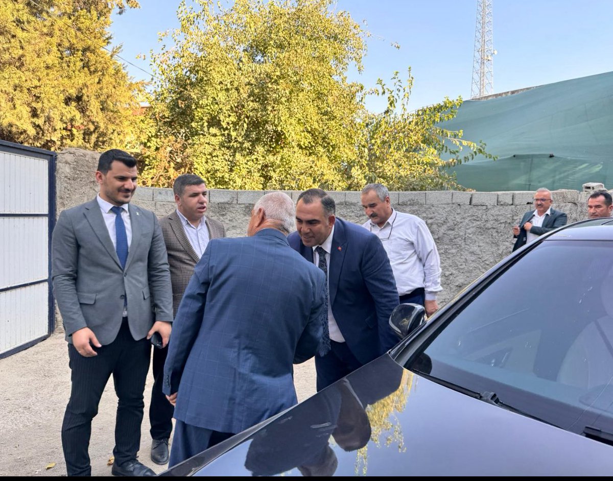 Malikurt14's tweet photo. 📍 Şırnak - İdil

İdil'de Kahraman Gazimiz Hayreddin Baştuğ’u evinde ziyaret ettik.

Vatan uğruna canını feda etmekten çekinmemiş Aziz Şehitlerimiz ve Kıymetli Gazilerimiz, bizlerin en büyük değeri ve kahramanlarıdır.

Onların fedakârlığı sayesinde bugün bu Aziz Bayrak Dalgalanıyor, Ezanlarımız susmuyor.

Minnetle, dua ile… 🇹🇷 @RTErdogan @Akparti @efkanala @abuyukgumus @eyupkadirinan @zorlu77 @TatarArslan @akpartitesklati @akpartisirnak @idilakparti @ibrahimH_Erkan