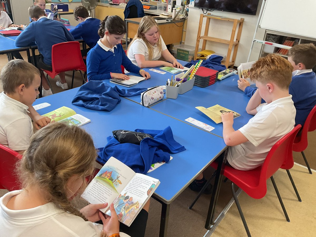 stpetersgala's tweet image. P6 chose their reading books this afternoon and enjoyed a quiet reading session. #concentrate @SBCLiteracy