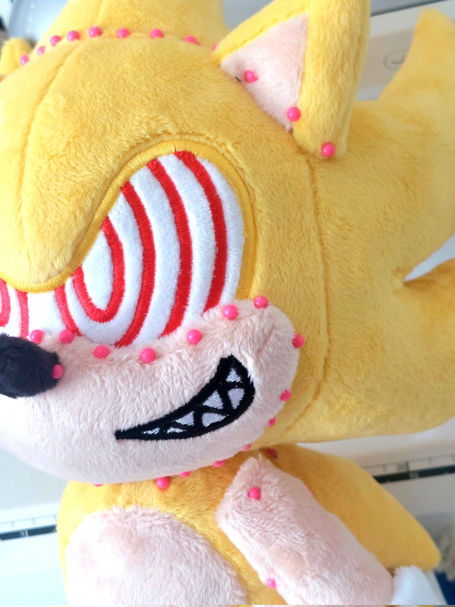 Progress on Fleetway Super Sonic! Currently working through all the hand sewing 🪡✨️

#SonicTheHedgehog #supersonic