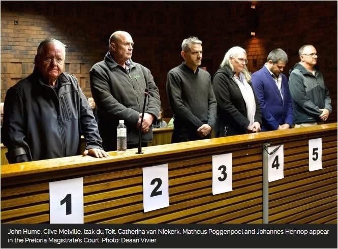 SA rhino breeder John Hume and 5 others appeared in court yesterday in connection with 55 charges, including racketeering, fraud, theft and money laundering. ⬇️
It's not the 1st time Hume has been charged.  🦏🦏