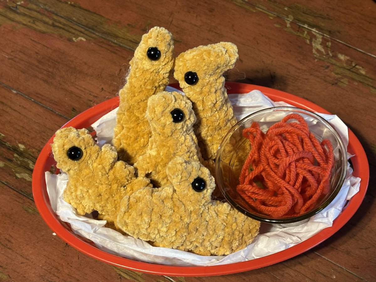 toriestangles's tweet image. Some thing different than I normally post: Dino Nuggies.
#crochet #dinosaur #art