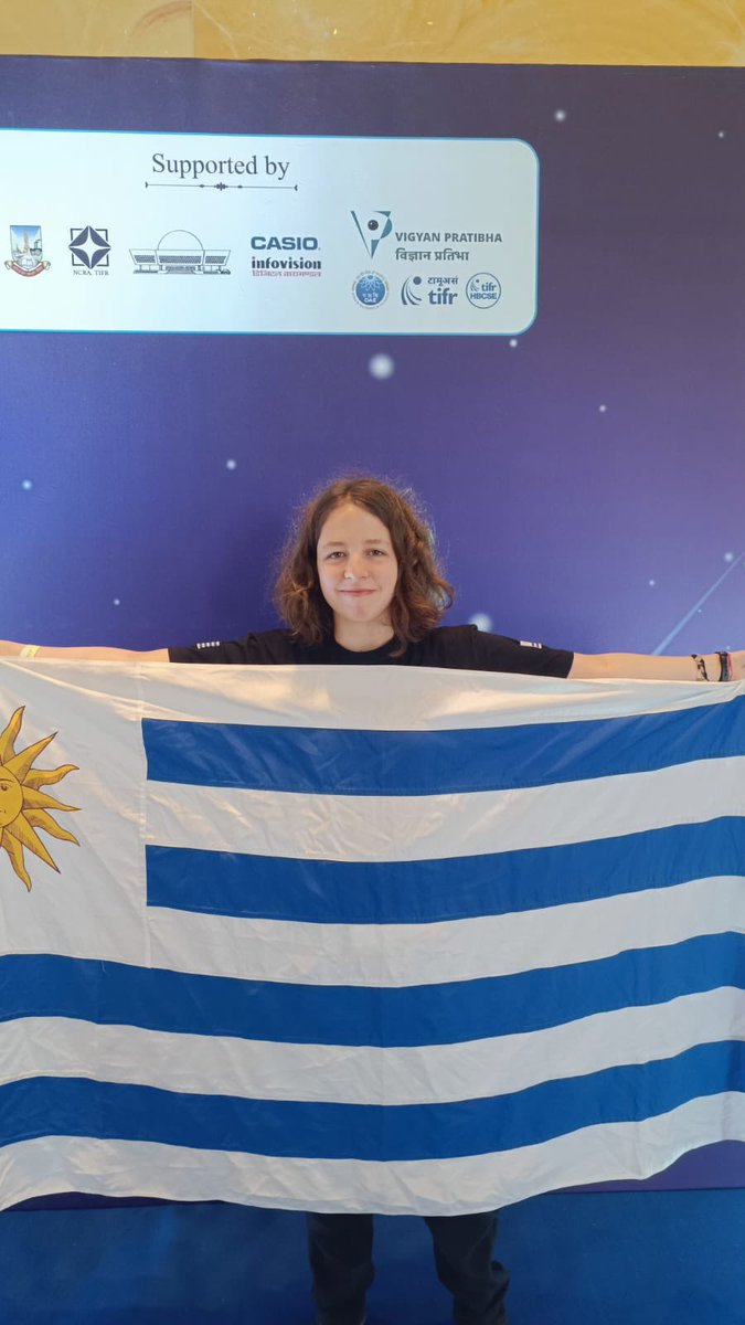 CosseCarolina's tweet image. Felicitacioneeeeessss!!!

Nuestra delegación 🇺🇾 obtuvo medalla de plata en la Olimpiada Internacional de Astronomía y Astrofísica (IOAA), celebrada en Mumbai (Bombay), India.  

@olimp_astro 👏🏼👏🏼👏🏼