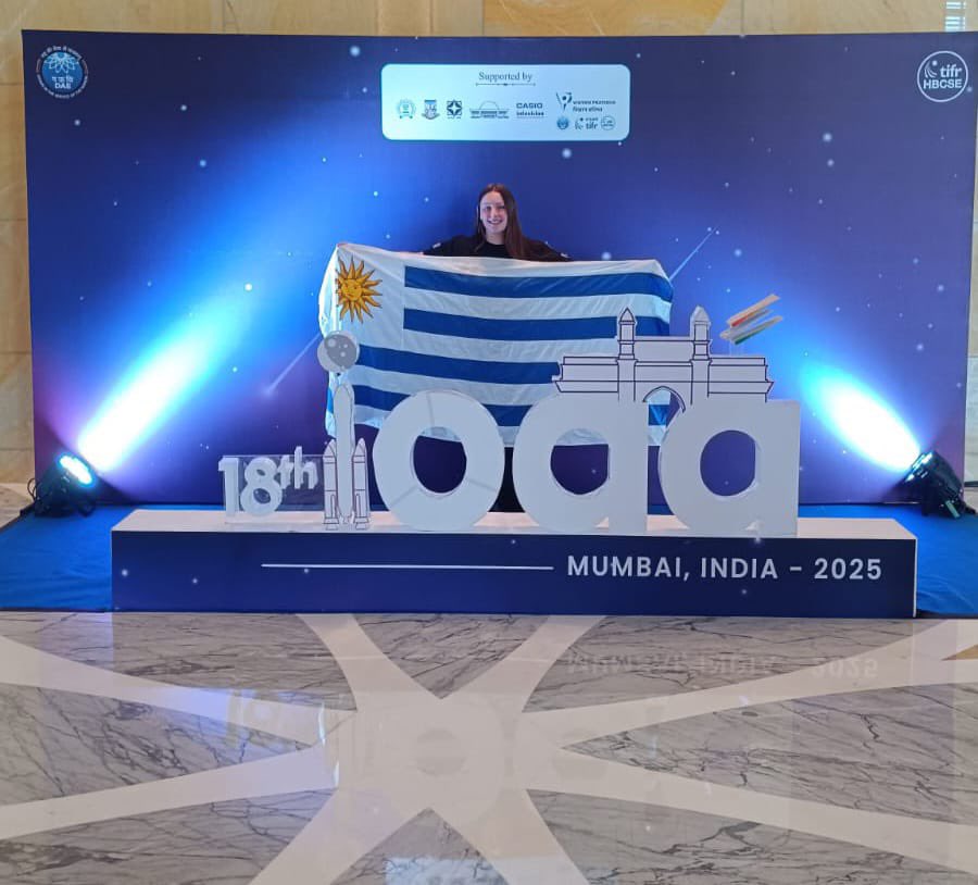CosseCarolina's tweet image. Felicitacioneeeeessss!!!

Nuestra delegación 🇺🇾 obtuvo medalla de plata en la Olimpiada Internacional de Astronomía y Astrofísica (IOAA), celebrada en Mumbai (Bombay), India.  

@olimp_astro 👏🏼👏🏼👏🏼