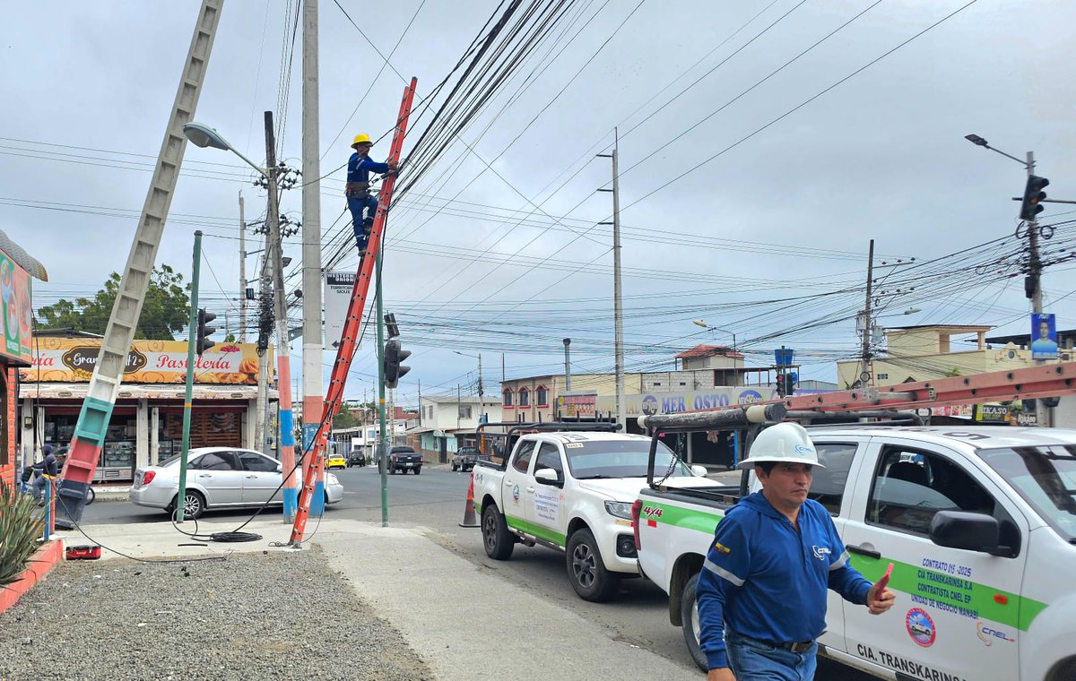 CNEL_EP's tweet photo. ✅MANABÍ

Seguimos avanzando en la campaña de regularización e instalación de equipos de medición en el cantón Manta, reafirmando nuestro compromiso con un servicio eficiente y preciso para todos los usuarios.

Además, a través de nuestra agencia móvil, brindamos atención personalizada a 141 ciudadanos de la comunidad Casa Blanca, en el cantón Pichincha, acercando nuestros servicios a quienes más lo necesitan.