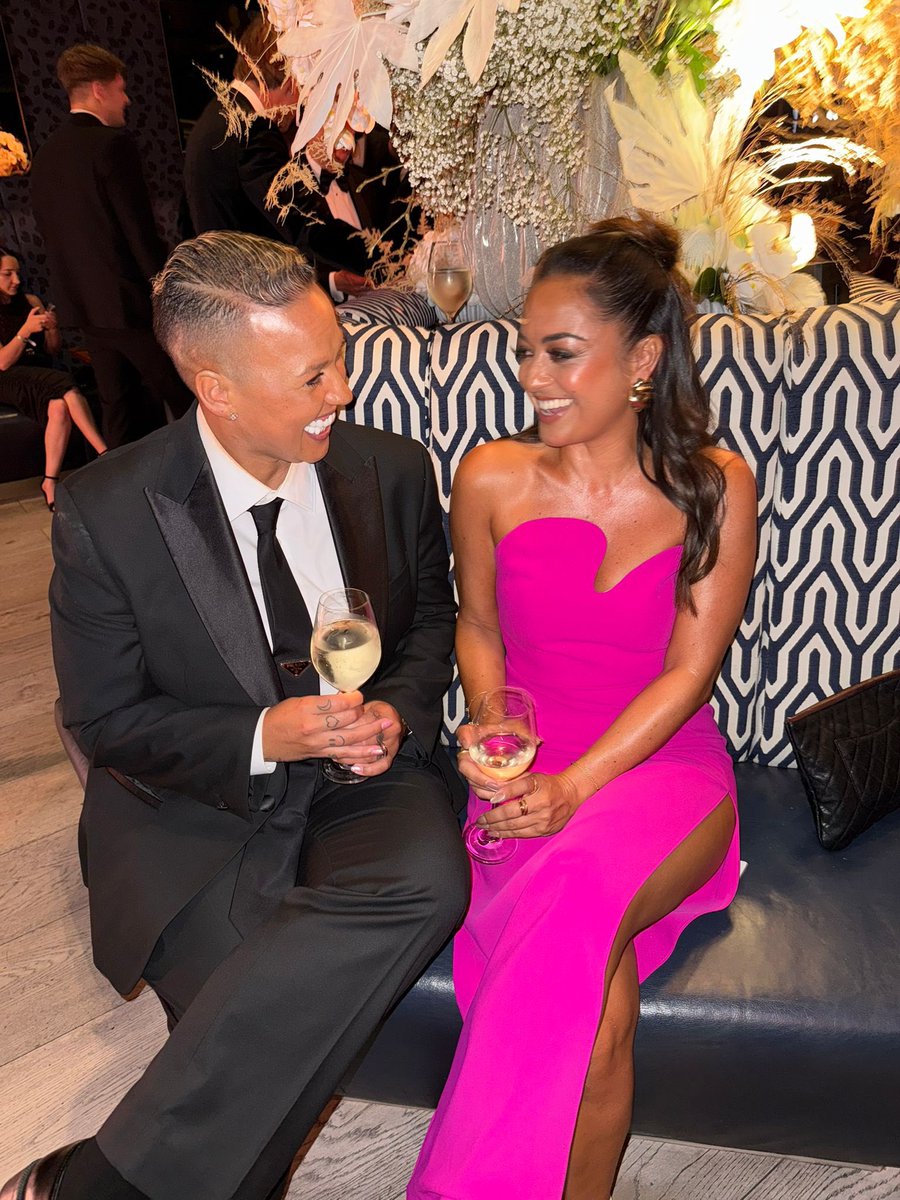 Lianne Sanderson tweet media