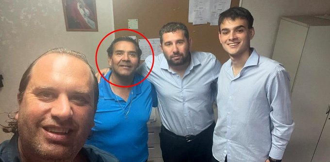 PolicialesON's tweet photo. 🚨 CANDIDATO A CONCEJAL DE ESCOBAR IMPUTADO POR ACOSO SEXUAL A CHICA DE 14 AÑOS
📌Se trata de Sergio Roberto Álvarez, asesor y 7° en la lista de La Libertad Avanza. La denuncia la realizó la madre de la menor, al ver sus mensajes en TikTok. #ecobar #abuso #grooming https://t.co/kfkpGnZPIo