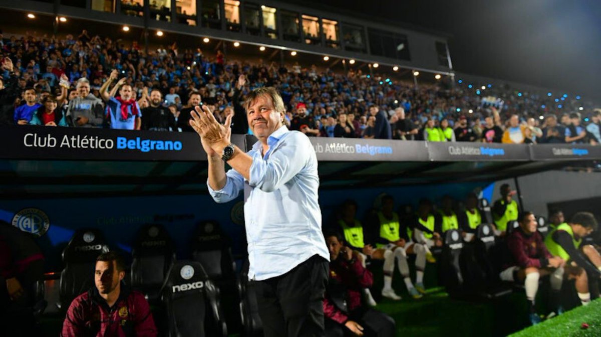 Octavio Prochotsky 🎤✍️ (@octaprochotsky) on Twitter photo #Belgrano 🏴☠️ | PENSANDO EN CENTRAL CÓRDOBA 🧠
Zielinski probó equipo pensando en el cruce del lunes:
Cardozo; Meriano, L. López, Leguizamón; Compagnucci, Longo, Saravia, Ricca; Zelarayán; Fernández y Jara.
👉 Morales y Ulises Sánchez trabajan diferenciado.
ℹ️ <a href="/hdeBelgrano/">Hablemos de Belgrano</a> #Belgrano 🏴☠️ | PENSANDO EN CENTRAL CÓRDOBA 🧠
Zielinski probó equipo pensando en el cruce del lunes:
Cardozo; Meriano, L. López, Leguizamón; Compagnucci, Longo, Saravia, Ricca; Zelarayán; Fernández y Jara.
👉 Morales y Ulises Sánchez trabajan diferenciado.
ℹ️ <a href="/hdeBelgrano/">Hablemos de Belgrano</a>