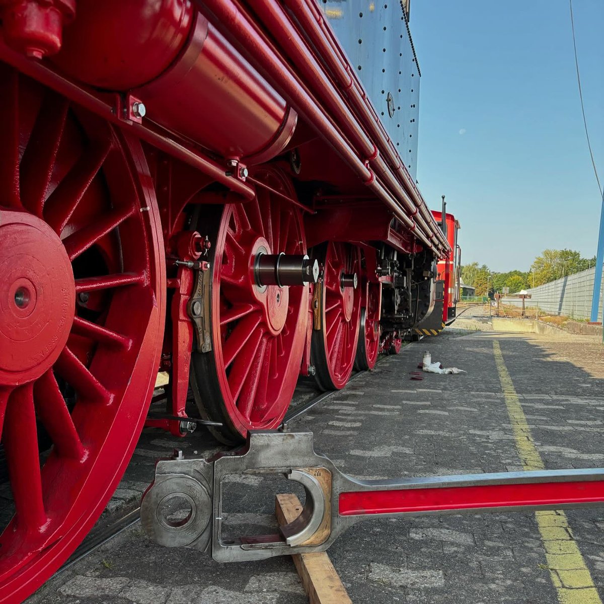 Teuto-Express tweet media