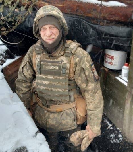 A direita ri do idoso venezuelano🇻🇪 que se voluntaria pra defender a própria pátria.

Mas acha lindo o idoso ucraniano🇺🇦tirado a força de sua casa e jogado no campo de batalha com 1 semana de treinamento pra ser bucha do Zelensky.