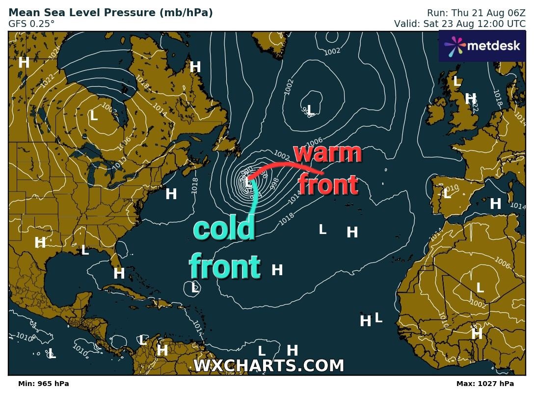 Petagna's tweet image. Hurricane evolution is fascinating

@NHC_Atlantic expecting #HurricaneErin to undergo extratropical transition Saturday morning

As shown by GFS by then the storm has started interacting with the jetstream..cold air from the N mixes into the system, &amp;amp; it forms weather fronts